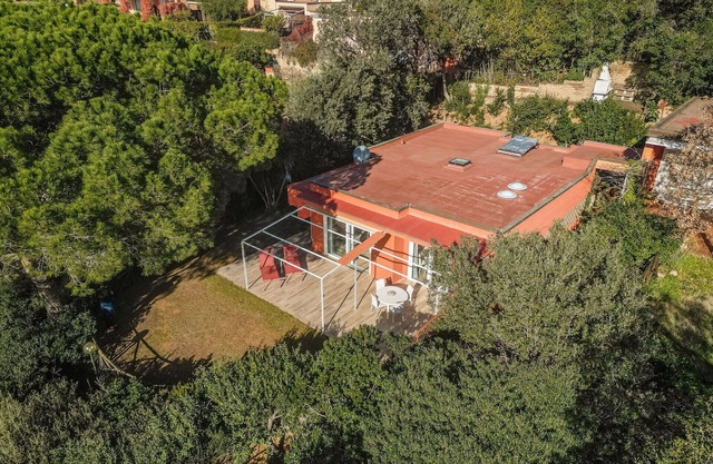 Stunning private villa for 8 people with A/C, WIFI, TV and patio