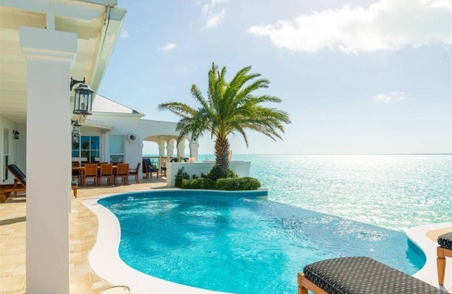 STUNNING OCEANFRONT VACATION VILLA - TOP NOTCH VILLA