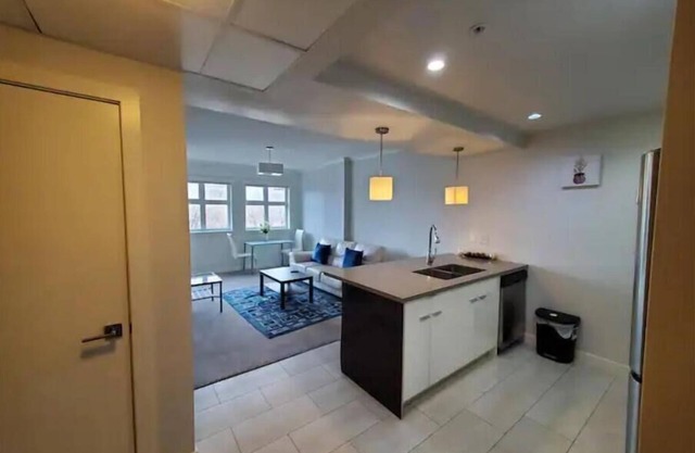 Stunning 1 bedroom apartment with riverview