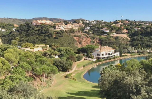 Stunning 2 bed apartment in Exclusive Elviria Hills Complex