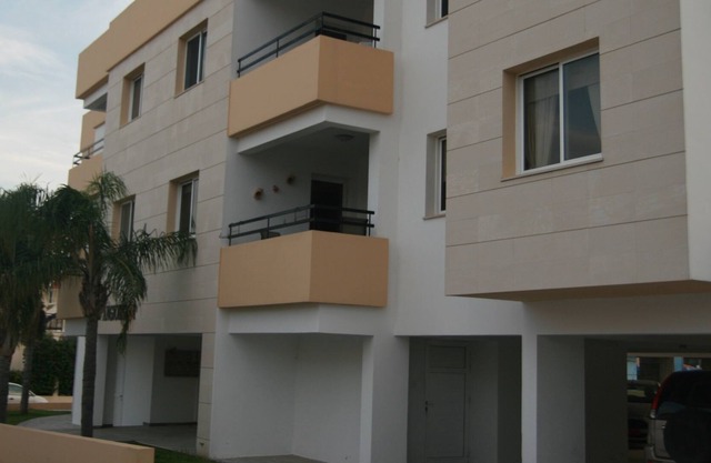 Stunning 2 bedroom luxury apartment,on small complex