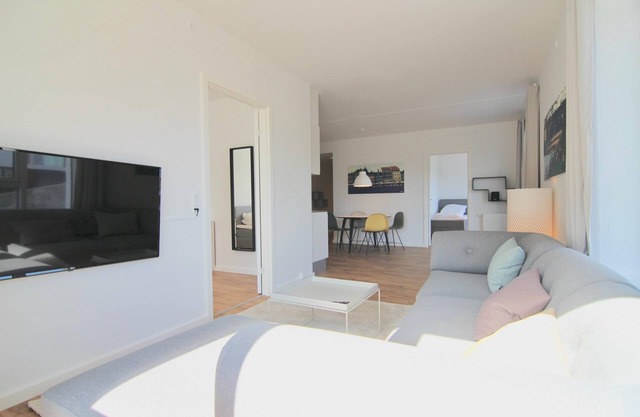 Stunning 2-BR apartment with balconies and great views - 171