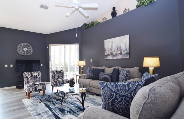 Stunning 3 bed/2 bath home, west-facing private pool, 8 miles to Disney!