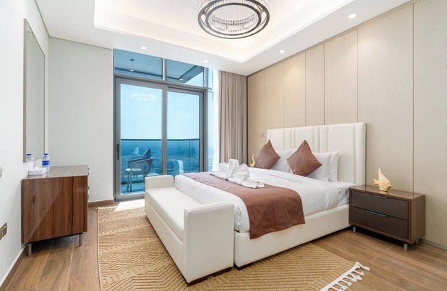 Stunning 3B City View l King size Bed