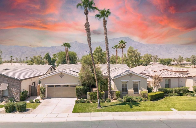 Stunning 3BD 3BR w Casita Golf VIew Community Pool