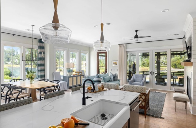 Stunning 4 Bedroom Townhouse in the Heart of Moreland Village!