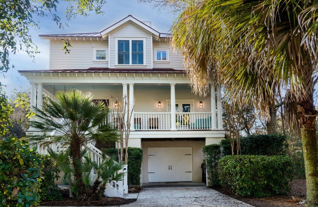 Stunning 4 BR/3.5 BA Home! Great Seabrook Village Location! Neighborhood Pool! Amenity Cards!