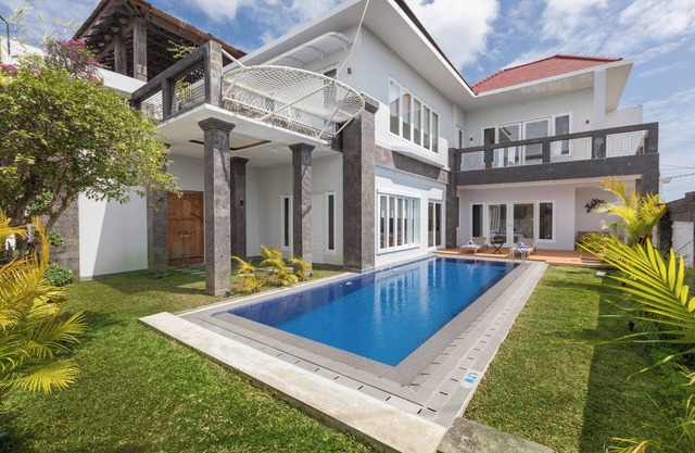 Stunning, 5-Bedroom Villa with GWK View in Ungasan