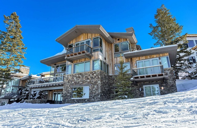Stunning 6-Bedroom Chalet in Heart of Park City by RedAwning