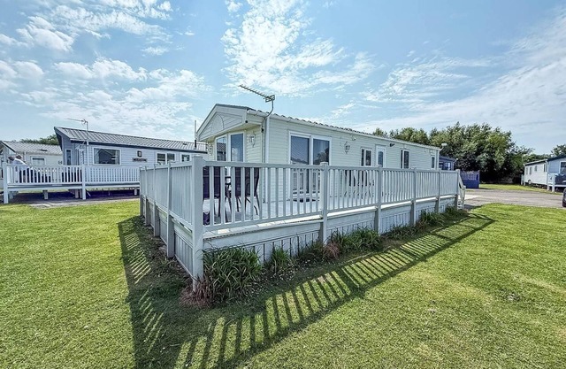 Stunning 6 berth caravan at Manor Park in Hunstanton Norfolk ref 23194K