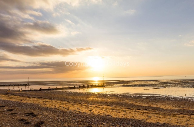 Stunning 6 berth lodge with decking at Manor Park in Hunstanton ref 23064K