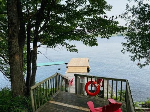 Stunning All-Seasons Muskoka Lakefront Cottage