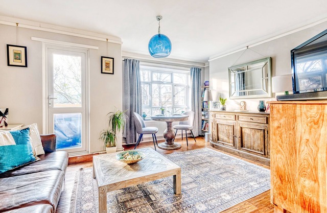 Stunning and Warm Home in Wandsworth by UnderTheDoormat