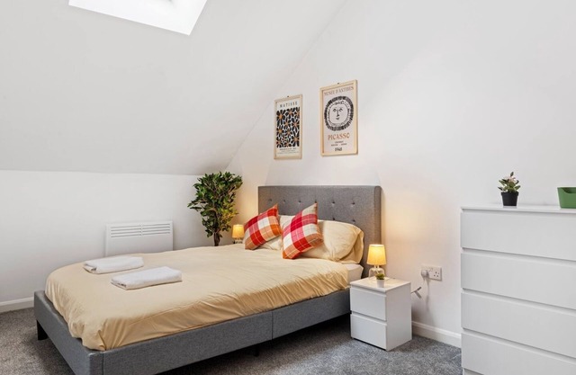 Stunning Apartment | Great Location | Free Parking