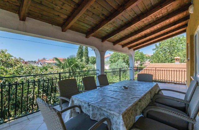 Stunning Apartment In Rovinjsko Selo