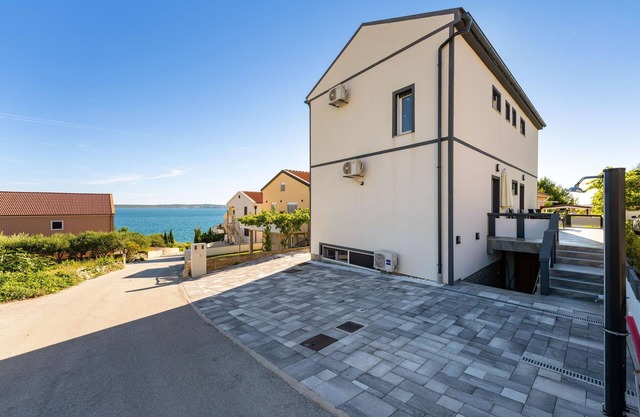Stunning apartment in Rtina with WiFi