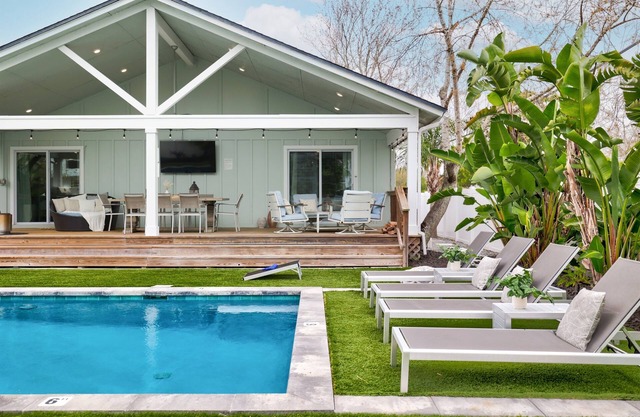 Stunning Back Patio & Heated Pool