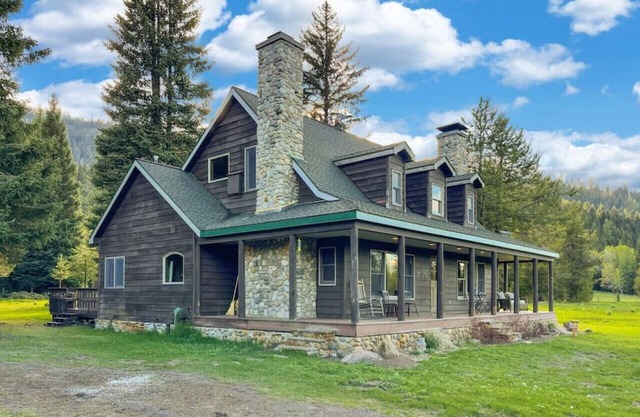 Stunning Cabin on 27 Forested Acres- w/Hot Tub