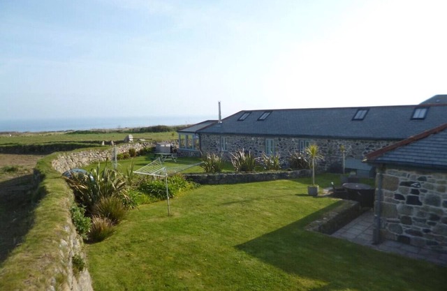Stunning Cottage with Sea Views in Trowan