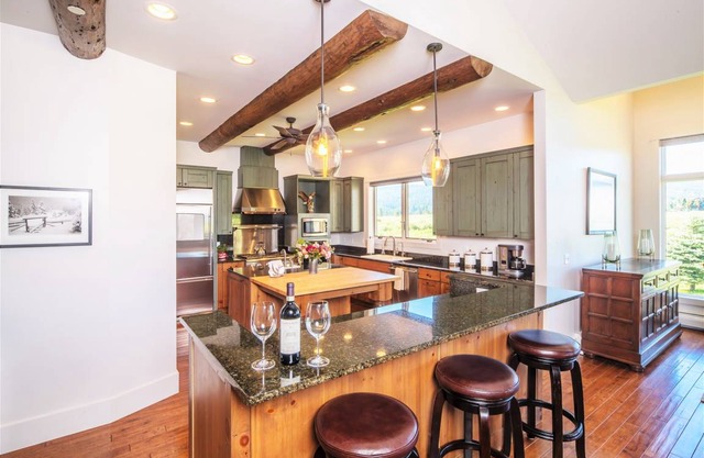 Stunning Crail Ranch Townhome Cross-County Ski out of the Backyard