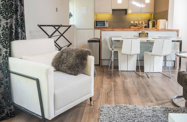 Stunning Duplex with Parking in Ballsbridge, close to the City Center