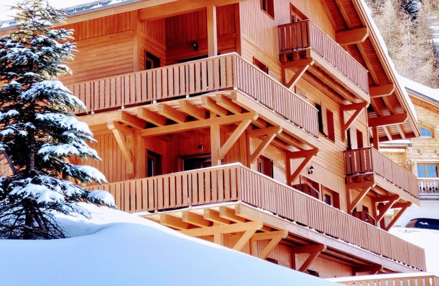 stunning views, warm & cosy, great kitchen & free internet with amazing skiing!