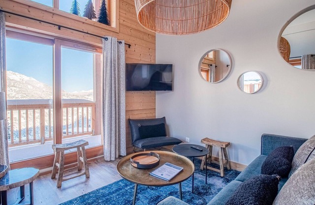 Stunning 3* duplex chalet with hotel services, ski-in/ski-out, parking, wifi