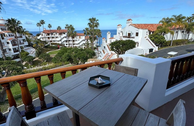 Stunning Hamilton Cove Condo with 6 Seat Golf Cart