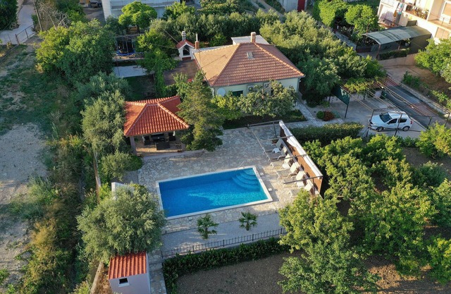 Stunning home in Kastel Kambelovac