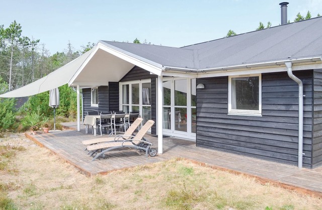 Stunning home in ålbæk with WiFi