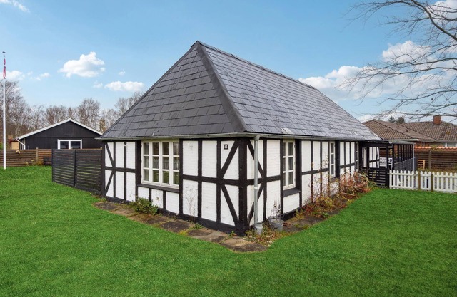 Stunning home in ålbæk with kitchen
