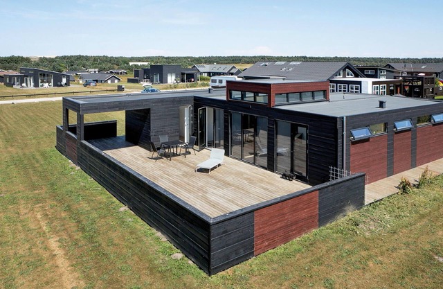 Stunning home in Løkken with WiFi