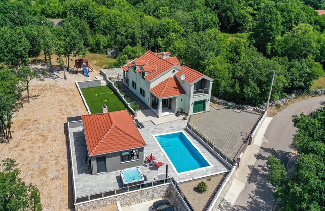 Stunning home in Zagvozd