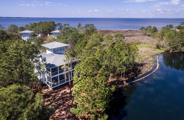 Stunning Home on Golf Course w/ Golf Cart & Beach Access
