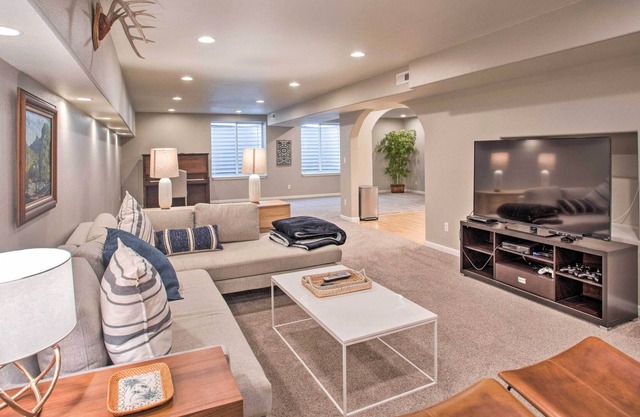 Stunning Home w/ Hot Tub Near Black Canyon NP