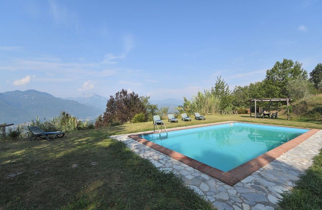 Stunning private villa for 6 guests with WIFI, private pool, TV, pets allowed and parking