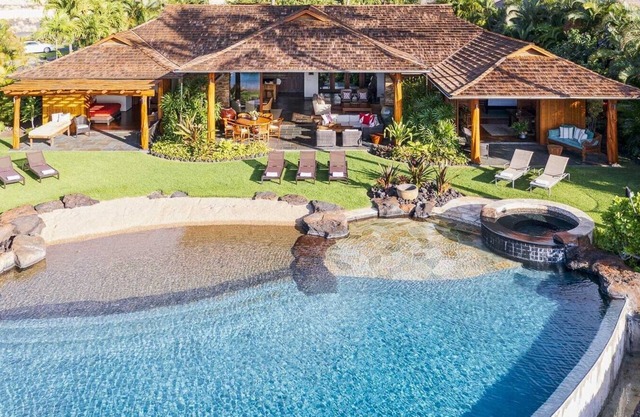 Stunning Kaimupulehu Grand Estate Hualalai