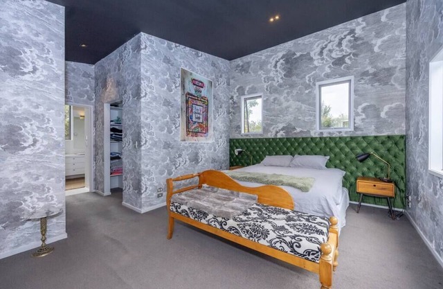 stunning loft with mountain views of the famous Mount Iron
