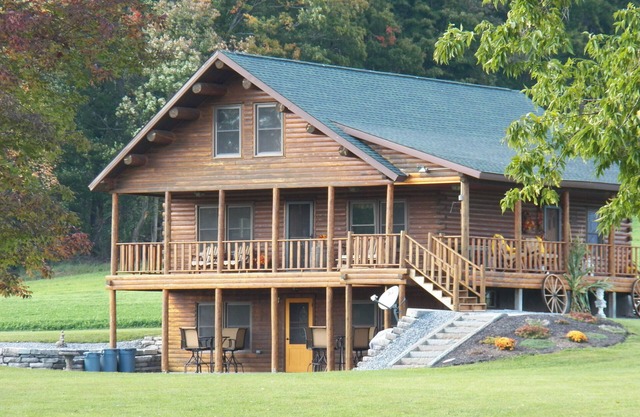 Stunning Log Home on Private Lake- Country at its best