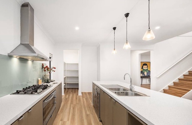 Stunning Luxury, Breathtaking View. Close to the Airport and Freeways.