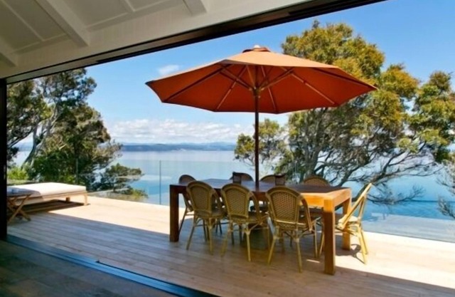 Stunning Luxury Lake-front villa at The Point