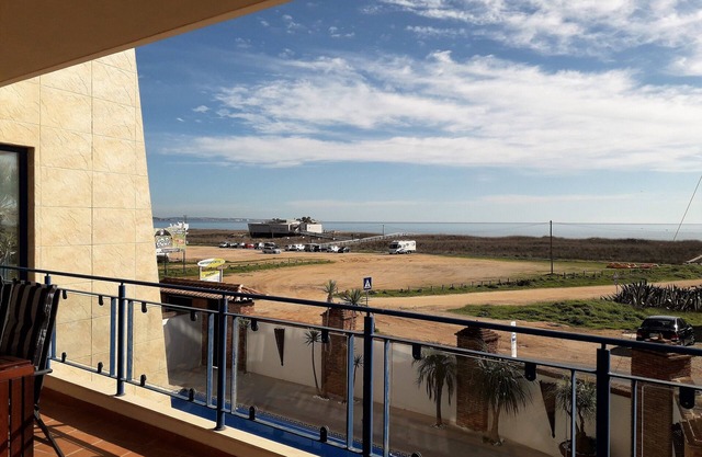 Stunning Modern 2 Bedroom Apartment with Seaviews and Communal Roof Terrace Pool