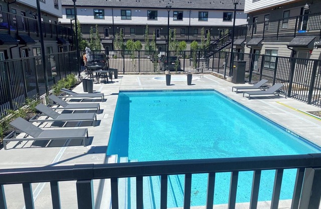 Stunning Mountain View Townhouse | 10 MinWalk to Downtown with/Hot Tub & Pool