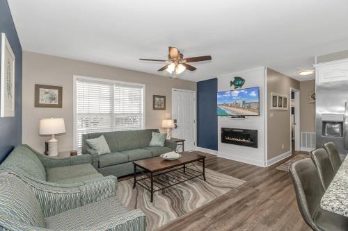 Stunning Ocean Lakes "Coastal Cottage" Beach House-Renovated! LED Fireplace! Walk to The Beach!