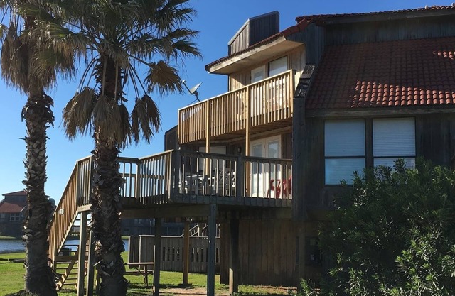 Stunning Ocean Views, Romantic Setting, Families, Great Fishing!