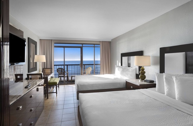 Stunning Oceanfront Efficiency + Official On-Site Rental Privileges
