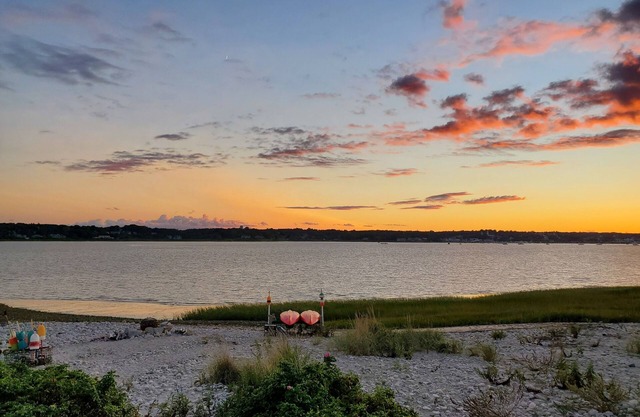 Stunning Oceanfront Gem, surrounded by water, unparelled location