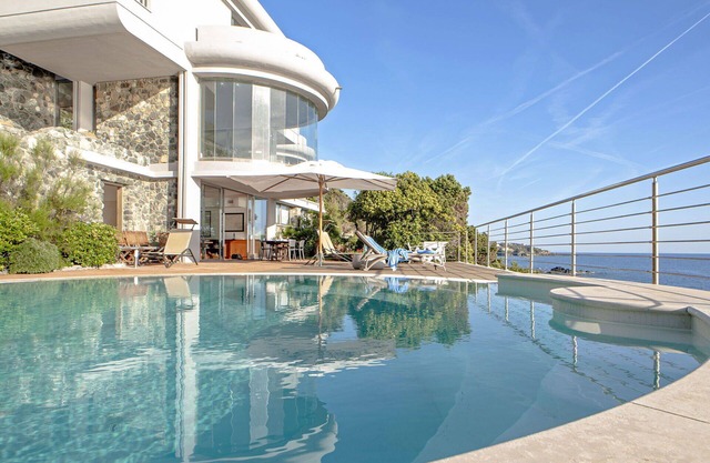 Stunning private villa for 12 people with A/C, WIFI, private pool, TV, terrace and pets allowed