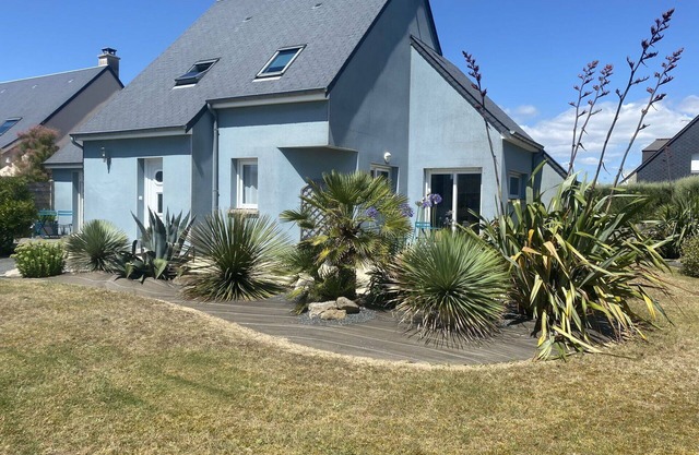 Stunning private villa for 6 guests with WIFI, TV, terrace, pets allowed and parking