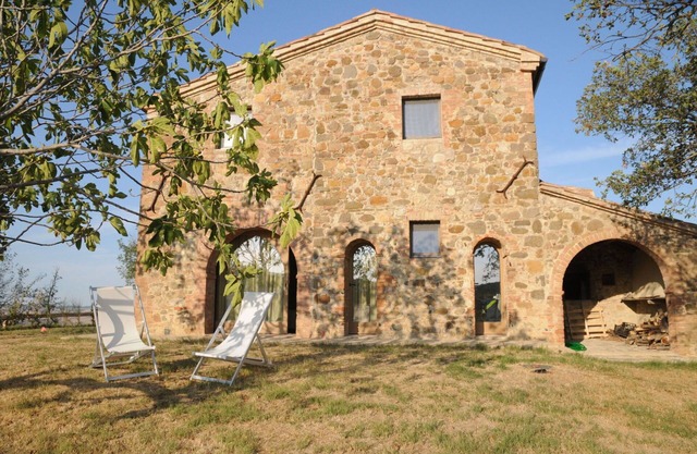 Stunning private villa with private pool, A/C, WIFI and panoramic view, close to Montalcino